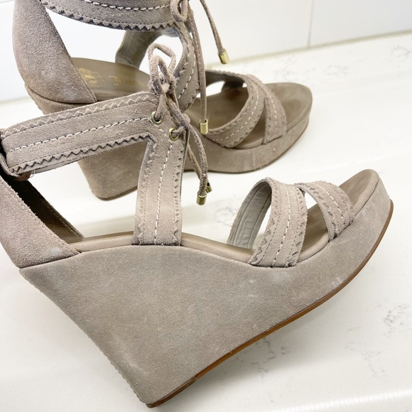 Juicy Couture Dennie Suede Wedges - Picture 4 of 16